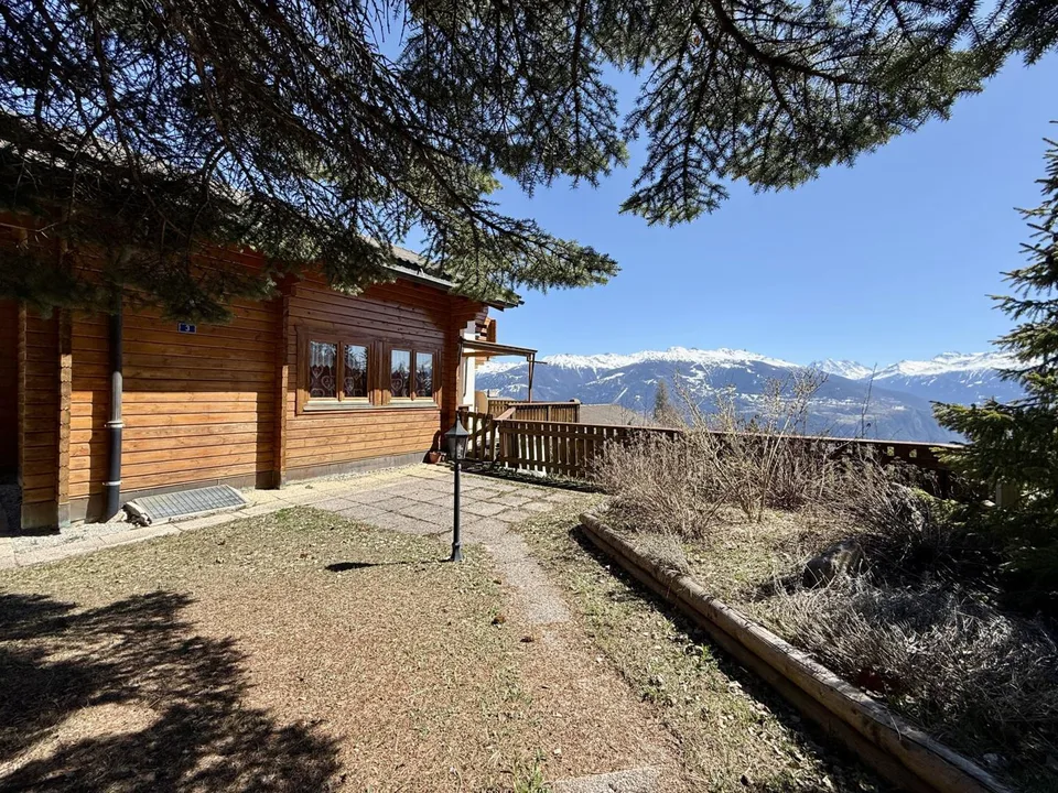 Großes Chalet in Anzère mit 6,5 Zimmern in ruhiger Lage, nahe dem Zentrum mit sehr schönem Blick