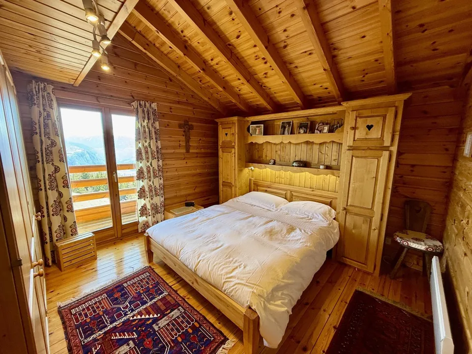 Großes Chalet in Anzère mit 6,5 Zimmern in ruhiger Lage, nahe dem Zentrum mit sehr schönem Blick