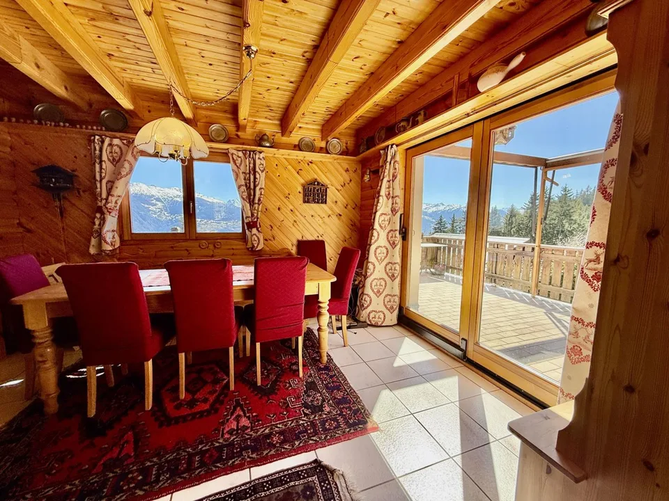 Großes Chalet in Anzère mit 6,5 Zimmern in ruhiger Lage, nahe dem Zentrum mit sehr schönem Blick