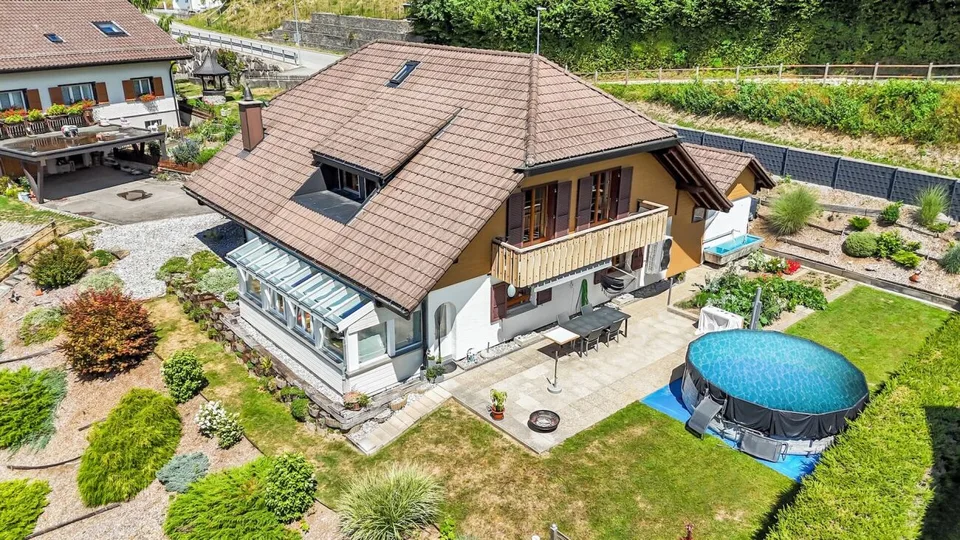Freistehendes Einfamilienhaus mit Umschwung an toller Lage