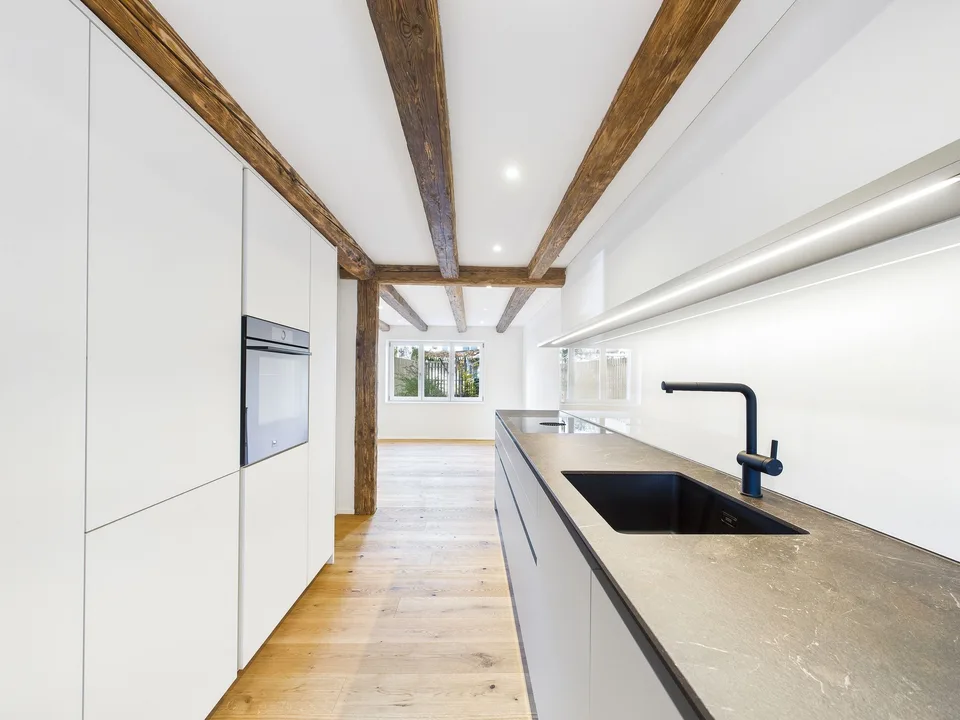 Charme und Moderne - Totalsaniertes Flarzhaus mit lauschigem Sitzplatz im Herzen von Dürnten
