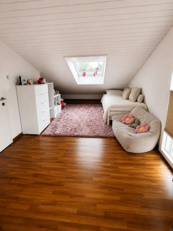 Modern semi-detached house with garden in prime location