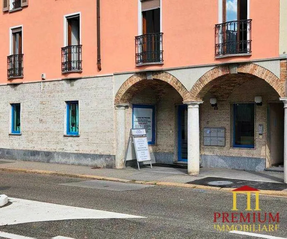 LOCALE COMMERCIALE/NEGOZIO/UFFICIO