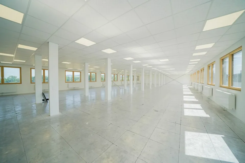 Top-Standort für Ihr Unternehmen! - Büro-/Gewerbefläche in Neubau mit grosser Terrasse – Foto 4 von 7
