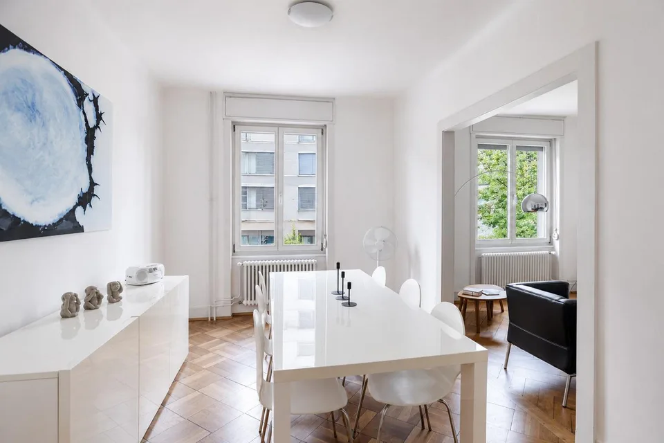 Charmante möblierte 4-Zimmer-Altbauwohnung mit Balkon