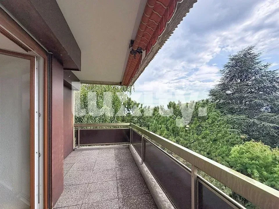 Charmant appartement avec balcon, proche du lac et de la gare.