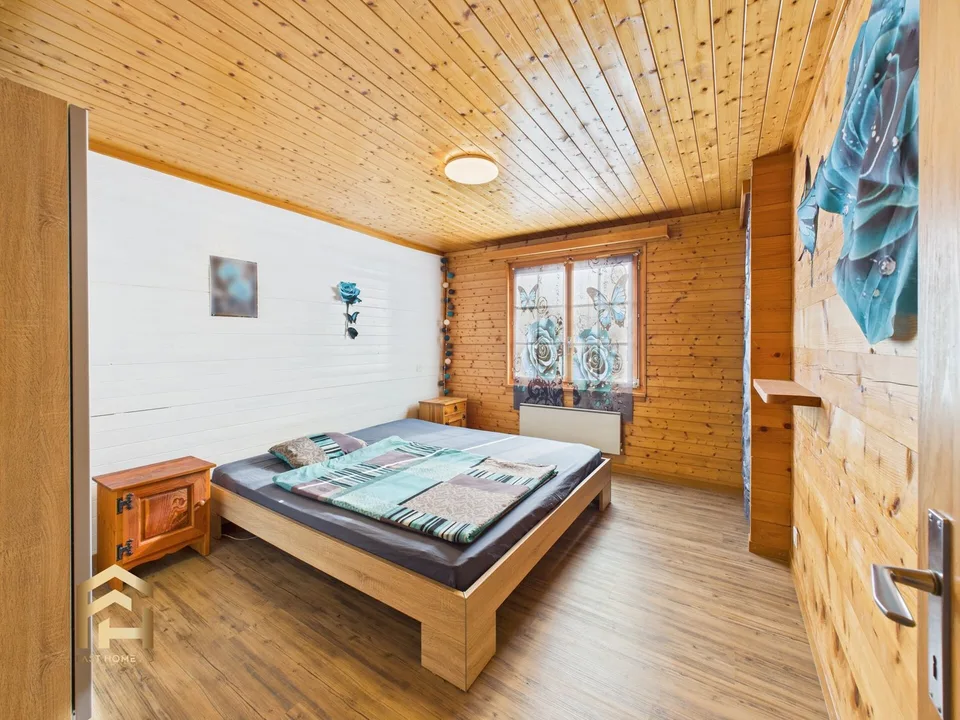 Sunny Chalet with Apartment and Expansion Potential