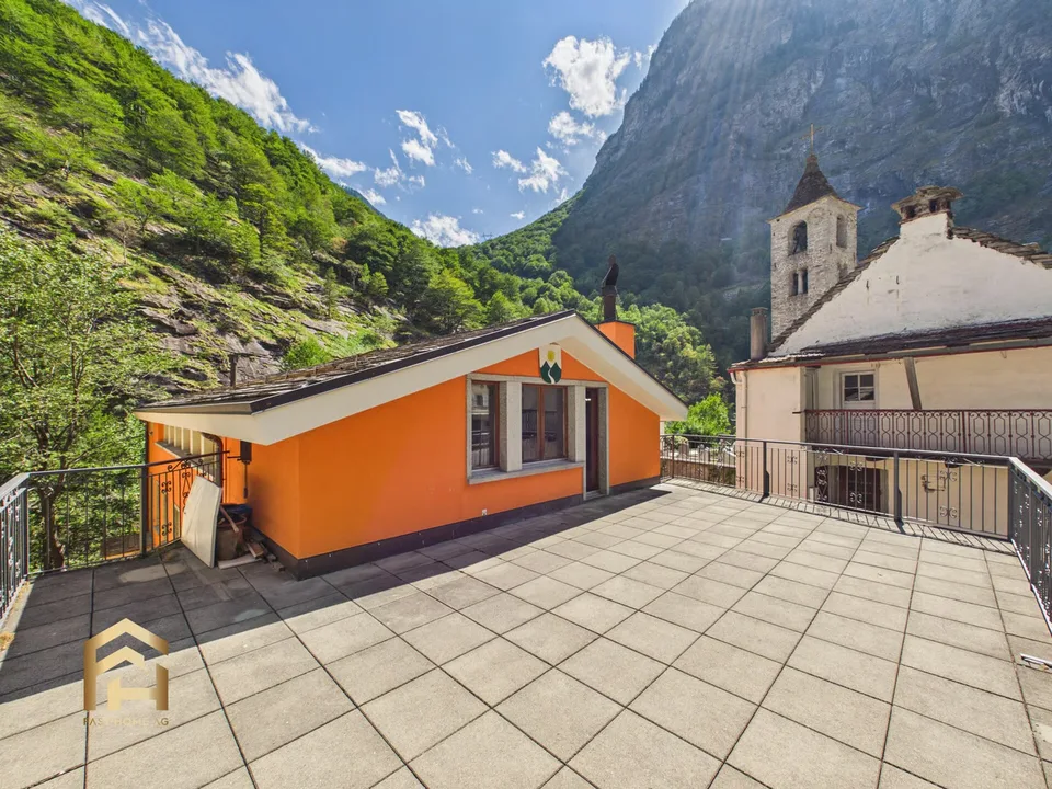Proprietà tradizionale con potenziale di sviluppo a Gondo – foto 12 di 13