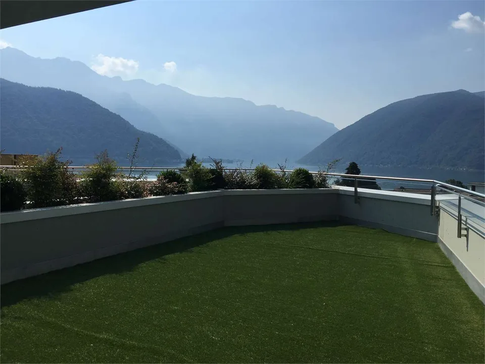 Melide - appartement moderne de 4,5 pièces avec vue sur le lac et jardin sur le toit