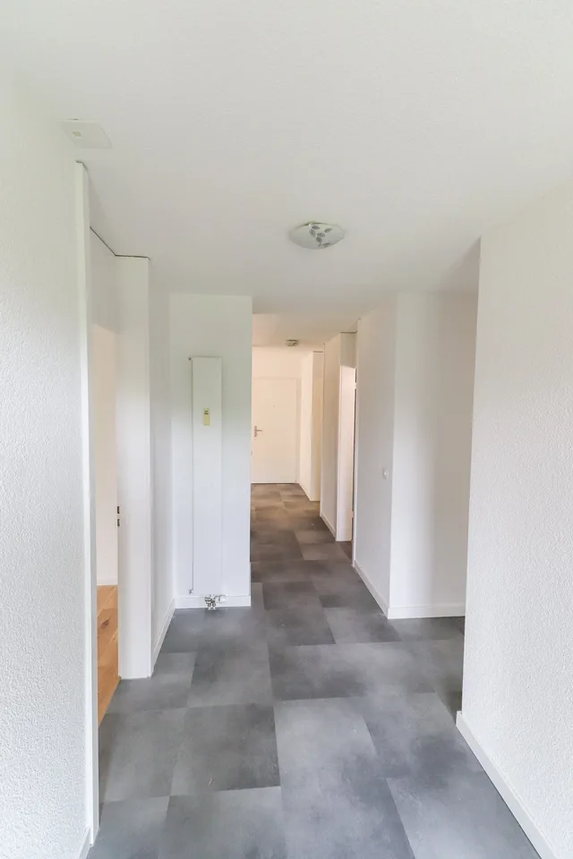 Freshly renovated 4.5-room apartment with parking space, workshop, and cellar compartment
