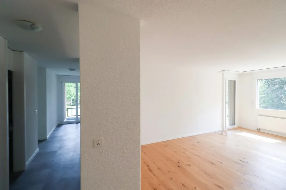Freshly renovated 4.5-room apartment with parking space, workshop, and cellar compartment – photo 4 of 21