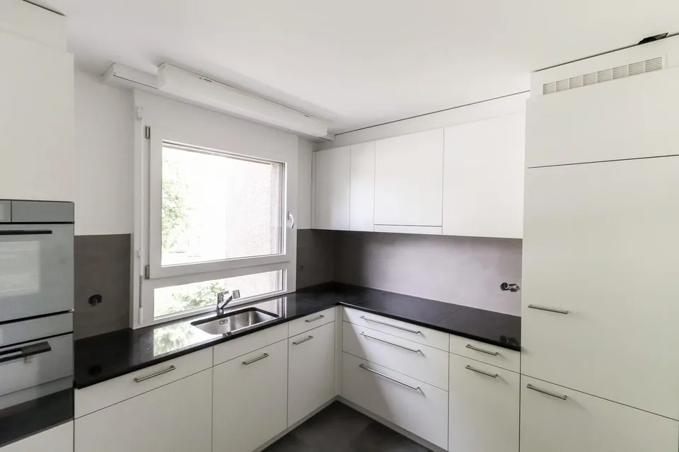 Freshly renovated 4.5-room apartment with parking space, workshop, and cellar compartment – photo 7 of 21