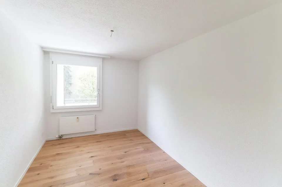 Freshly renovated 4.5-room apartment with parking space, workshop, and cellar compartment – photo 12 of 21