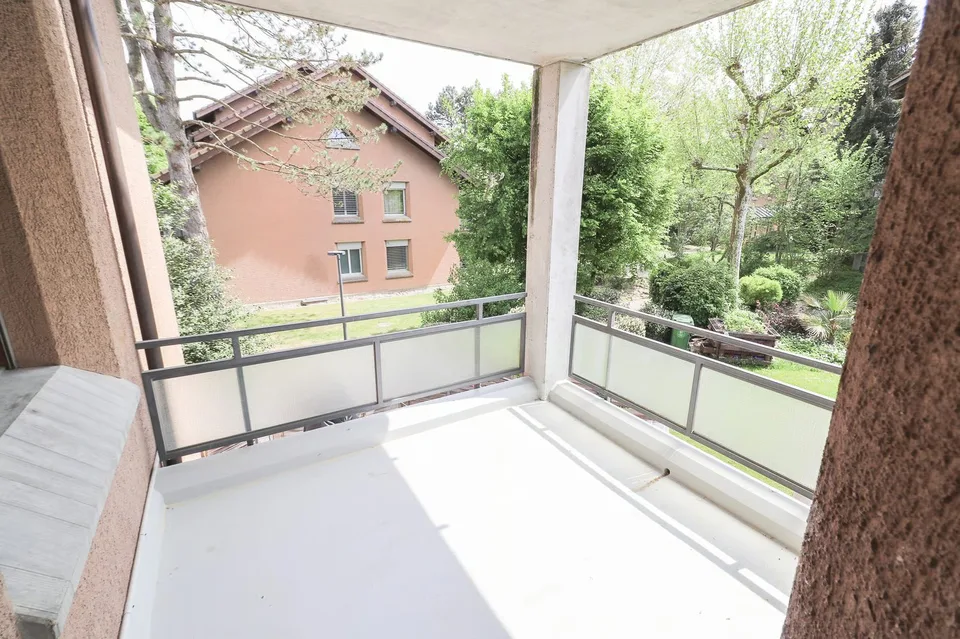 Freshly renovated 4.5-room apartment with parking space, workshop, and cellar compartment – photo 6 of 21