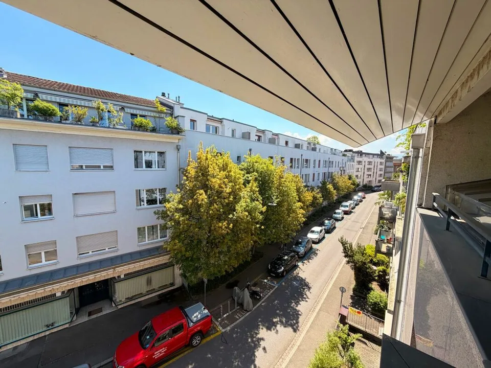 Multi-family house with 3 apartments in the central Bachletten district