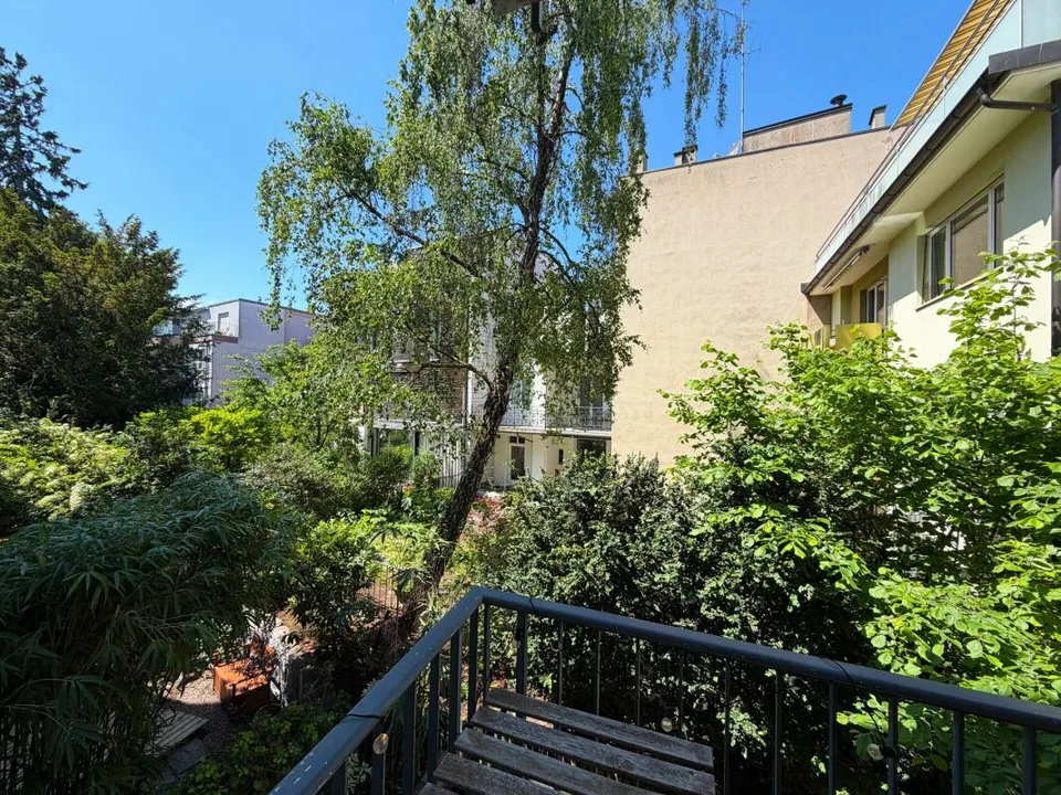Multi-family house with 3 apartments in the central Bachletten district