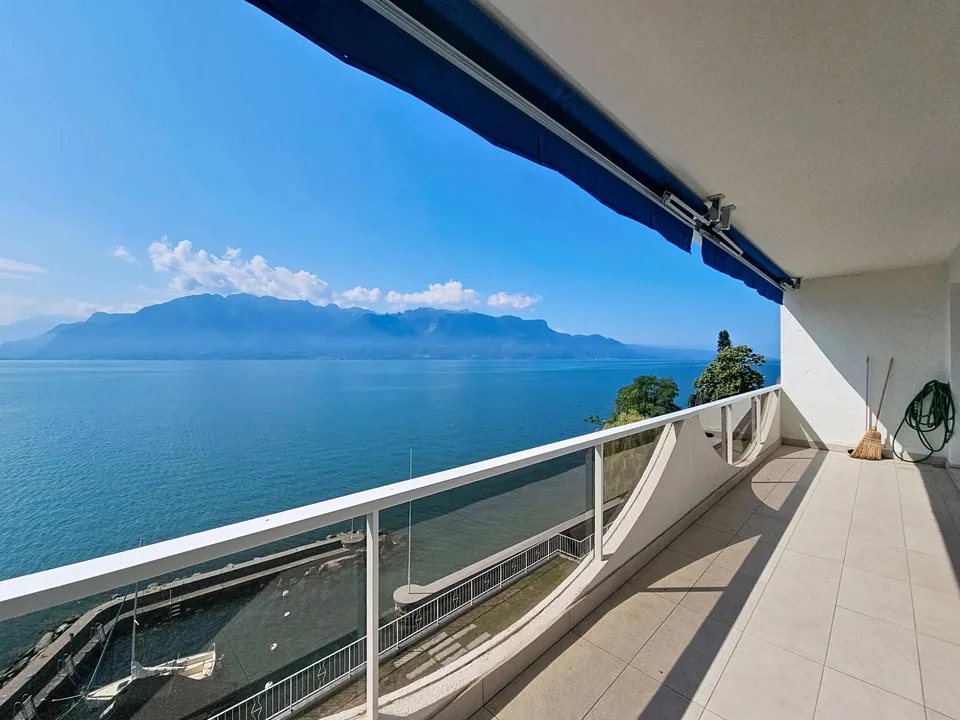 Prächtiges renoviertes Appartement mit Liegeplatz in privatem Hafen