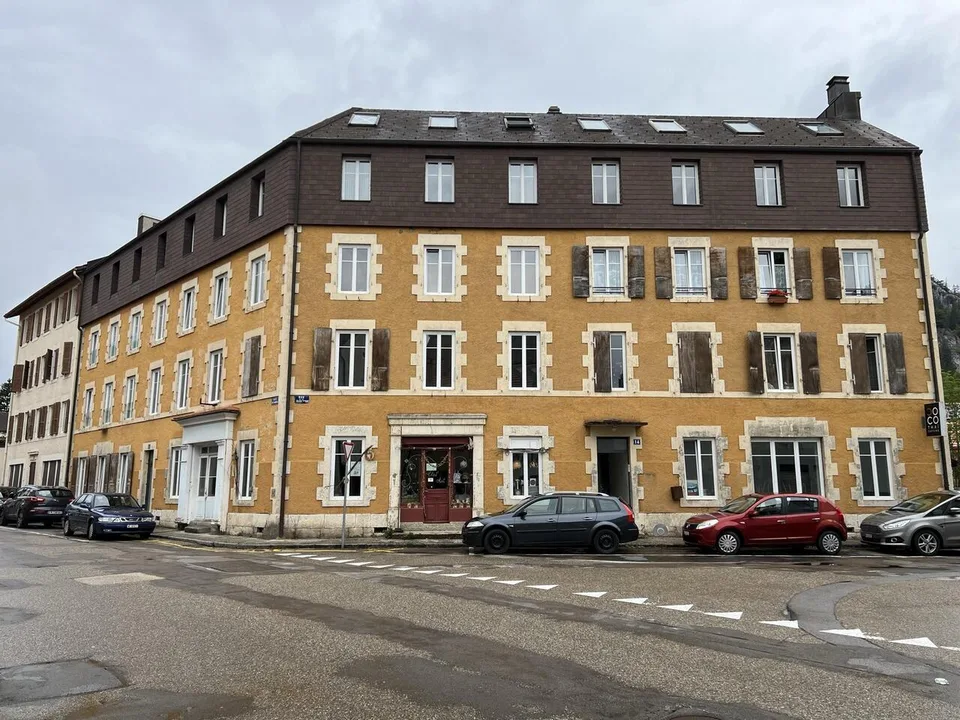 1. NETTO MIETE GRATIS Schönes 3-Zimmer-Apartment in Fleurier
