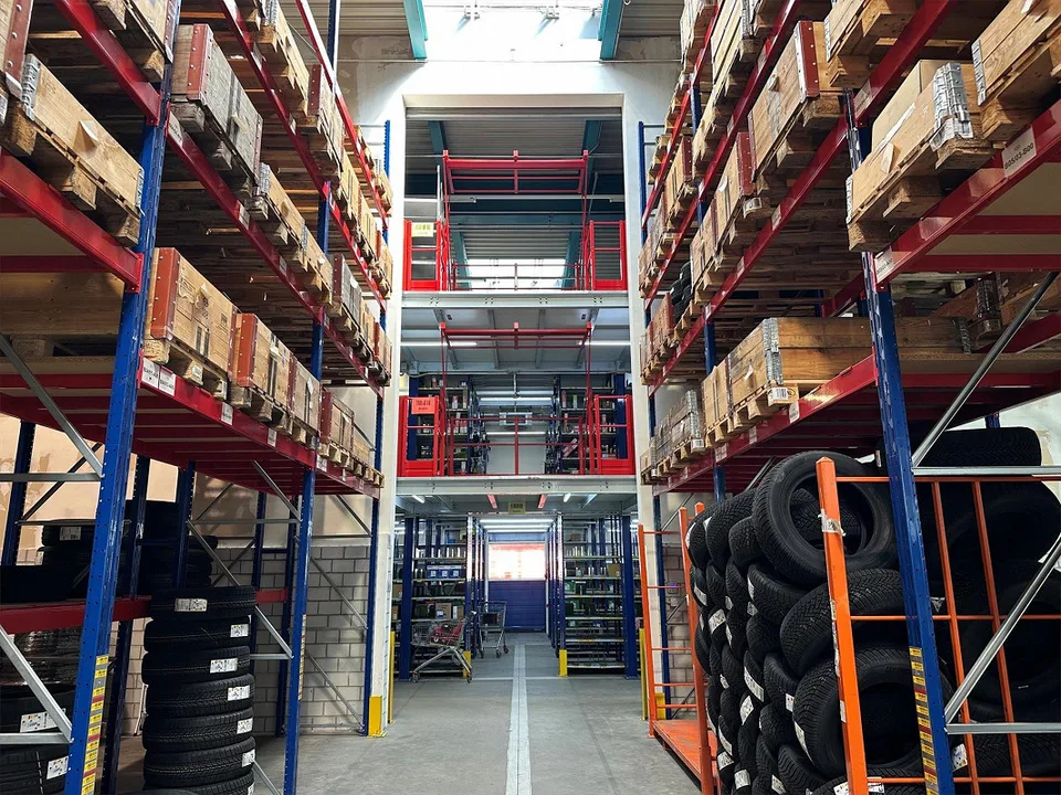 Grande surface commerciale et logistique dans une position stratégique à Barbengo – photo 9 sur 15