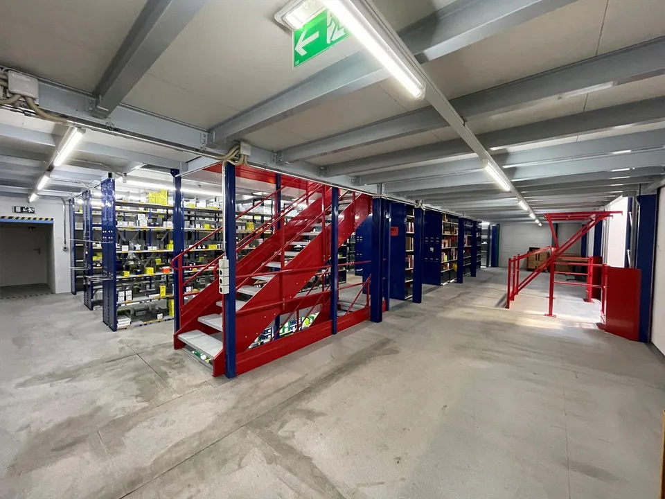 Grande surface commerciale et logistique dans une position stratégique à Barbengo – photo 7 sur 15