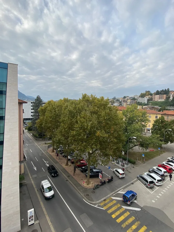 ELEGANTE 3.5 LOCALI ARREDATO CON PARCHEGGIO PRIVATO
