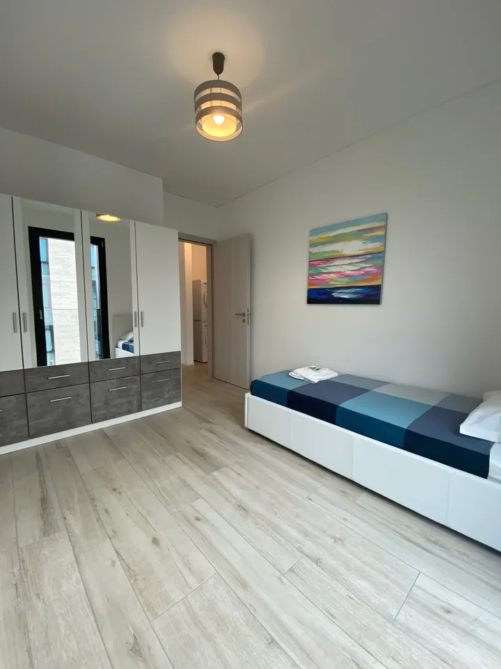 ELEGANTE 3.5 LOCALI ARREDATO CON PARCHEGGIO PRIVATO
