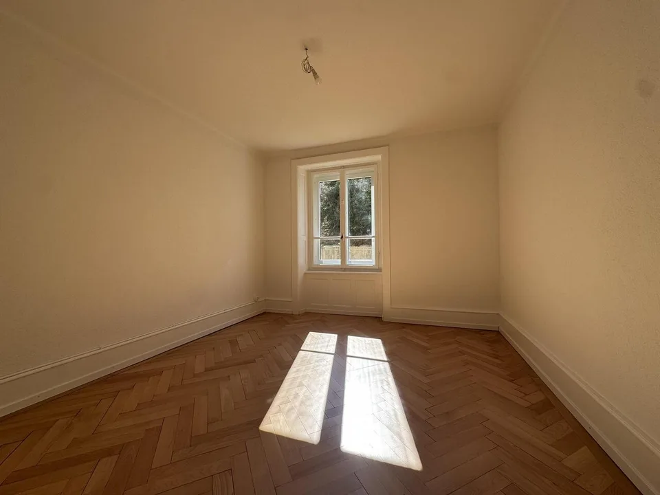 Superbe 4.5 pièces rénové avec parquet en chevrons – 1er loyer offert