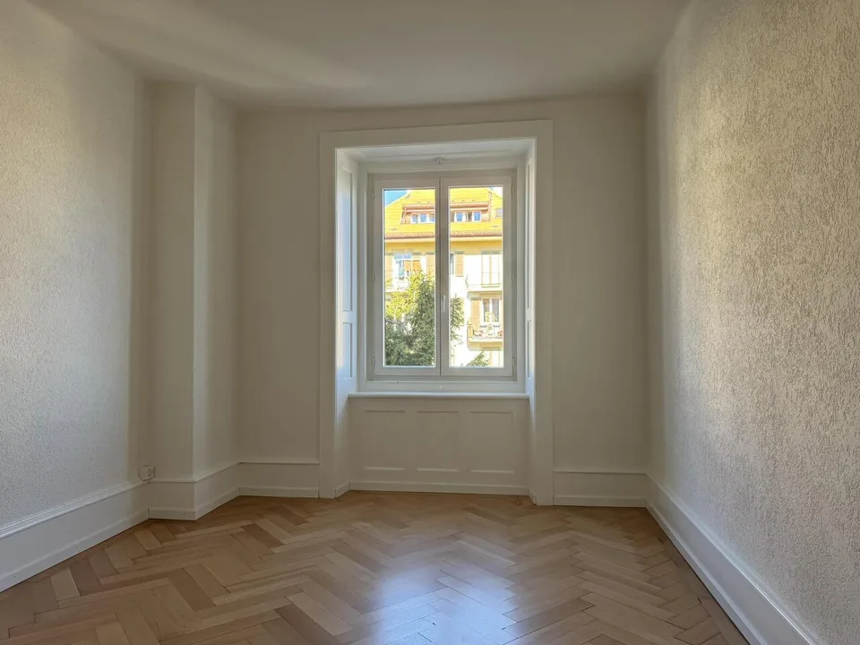 Superbe 4.5 pièces rénové avec parquet en chevrons – 1er loyer offert