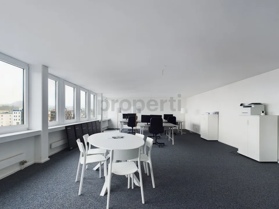 Einzigartiges und lichtdurchflutetes Büro in Emmen am Bahnhof