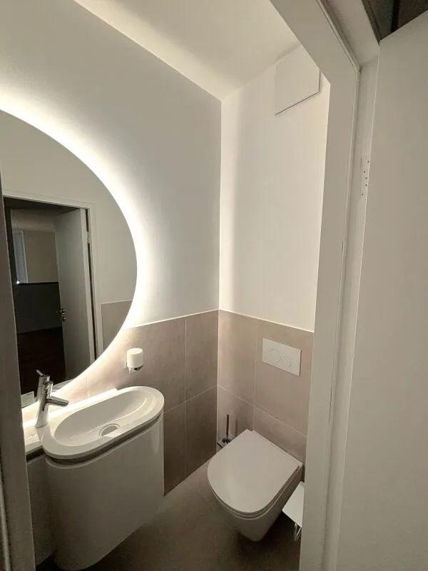 Lichtdurchflutete Wohnung mit Cheminée, Balkon, Terrasse & Ziergarten - Bruderholz