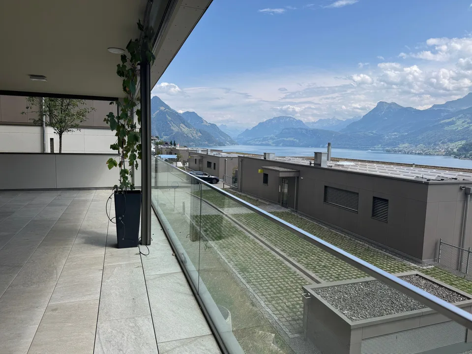 Grosszügige 4½-Zimmer-Wohnung mit Seesicht und sonnigem Balkon in Ennetbürgen mieten