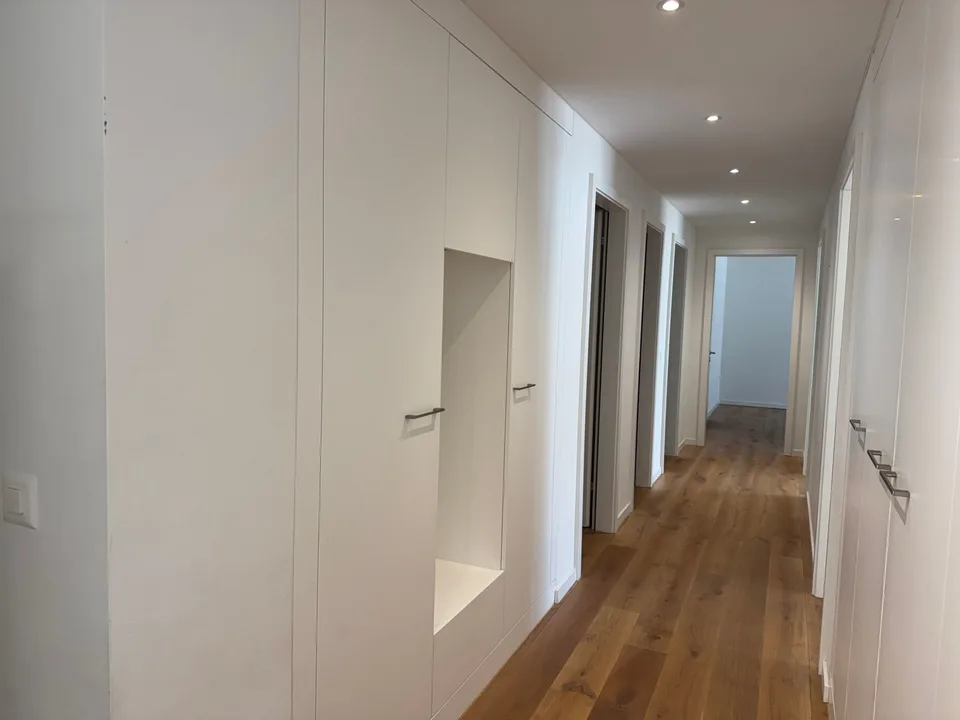 Grosszügige 4½-Zimmer-Wohnung mit Seesicht und sonnigem Balkon in Ennetbürgen mieten