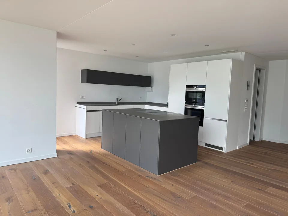 Grosszügige 4½-Zimmer-Wohnung mit Seesicht und sonnigem Balkon in Ennetbürgen mieten