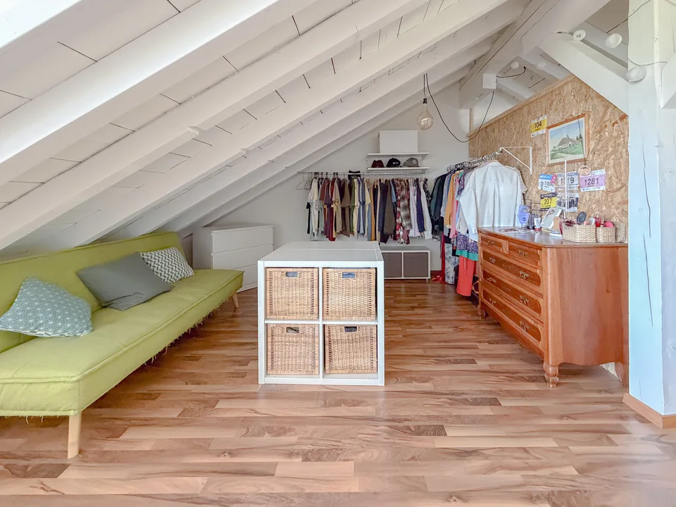 Spacious 2.5-room attic apartment, ~ 130 m2