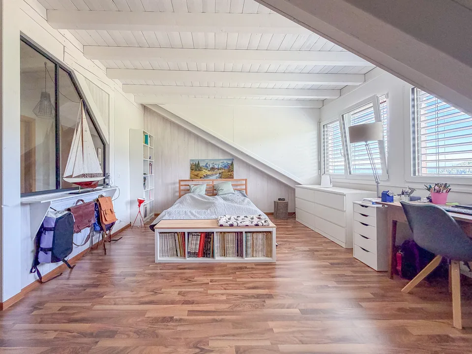 Spacious 2.5-room attic apartment, ~ 130 m2