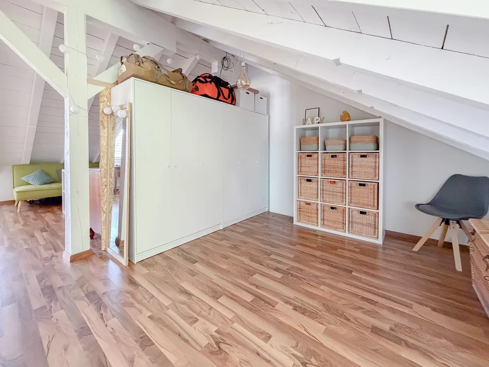Spacious 2.5-room attic apartment, ~ 130 m2