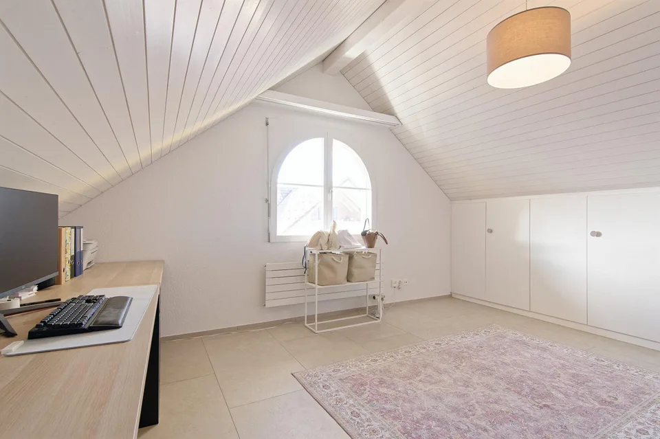 Grosse, helle 4.5-Zimmer Dachwohnung mit Galerie