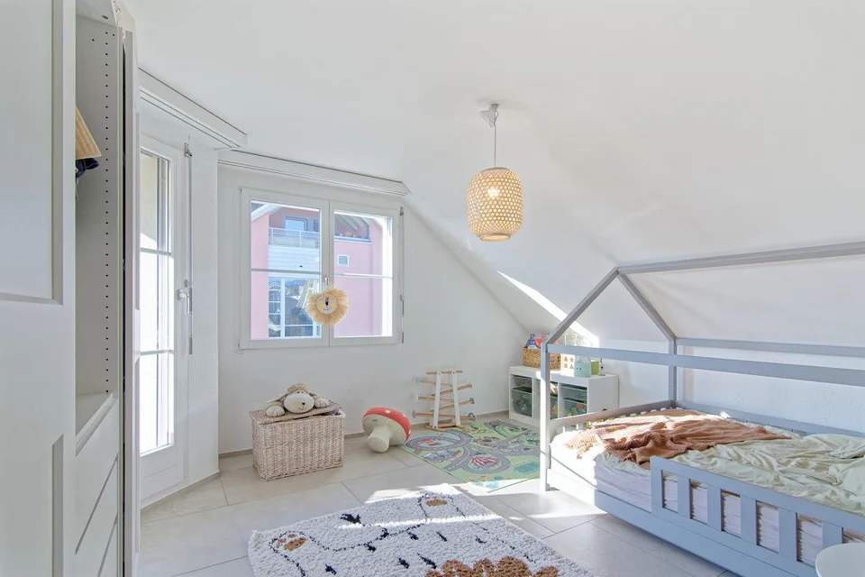 Grosse, helle 4.5-Zimmer Dachwohnung mit Galerie