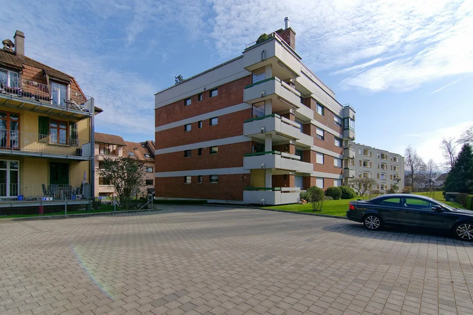 5.5-room penthouse apartment with a view of the pond