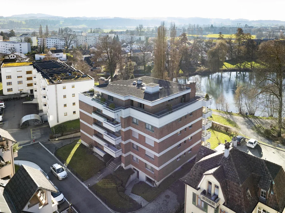 5.5-room penthouse apartment with a view of the pond