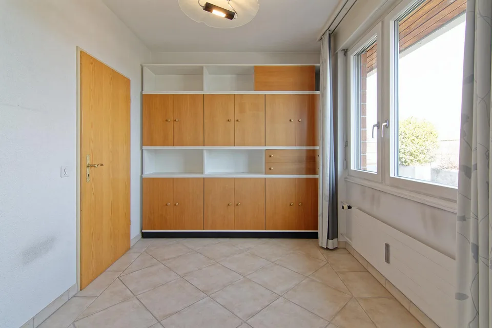 5.5-room penthouse apartment with a view of the pond
