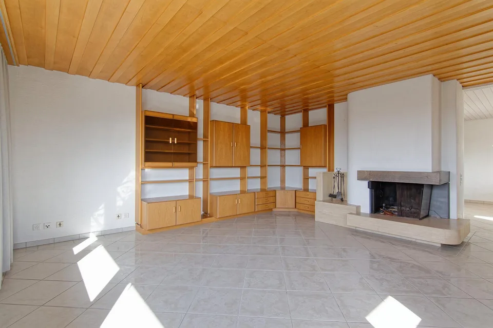5.5-room penthouse apartment with a view of the pond