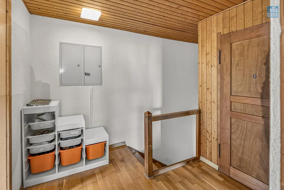 Maison multifamiliale bien entretenue avec garage souterrain au centre du village !