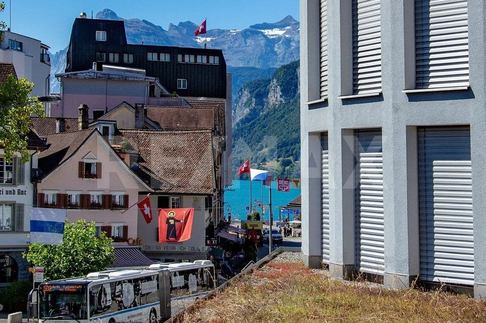 Exklusive 3.5-Zi.-Panoramawohnung mit grosser Terrasse und Seenähe, 6440 Brunnen SZ