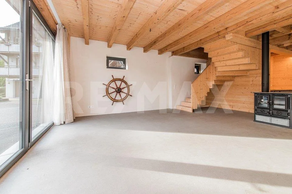 Detached 2 ½ Room House in a Central Location