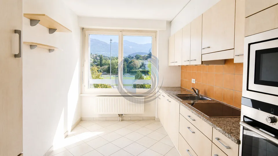 BEL APPARTEMENT D'ANGLE DE 4.5 PCES AVEC BALCON