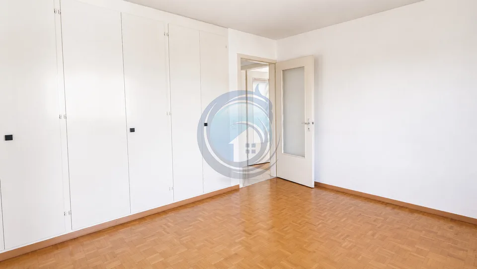 BEL APPARTEMENT D'ANGLE DE 4.5 PCES AVEC BALCON