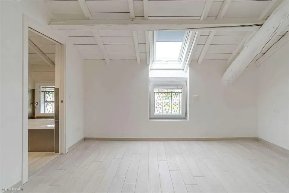 BALERNA | IMMEUBLE ENTIEREMENT RENOVE - EXCELLENTE OPPORTUNITE – photo 5 sur 11