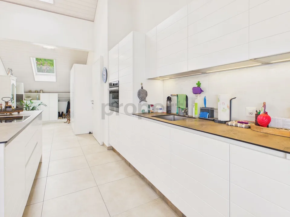 Moderne 3.5-Zimmer-Attikawohnung mit Balkon, Kallnach