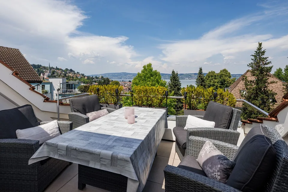 Appartement en duplex penthouse de 6,5 pièces